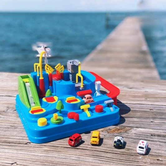 Sandsberg | Auto Abenteuer – Stadt Fahr Gehirn-Training Spielzeug für Kinder | Lehrreiches Spielset mit 8 Herausforderungen